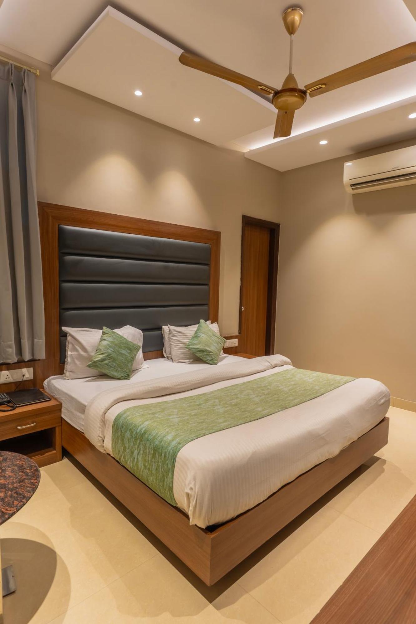 Hotel Amritsar International 2 Min Walk From Amritsar Bus Stand Eksteriør billede