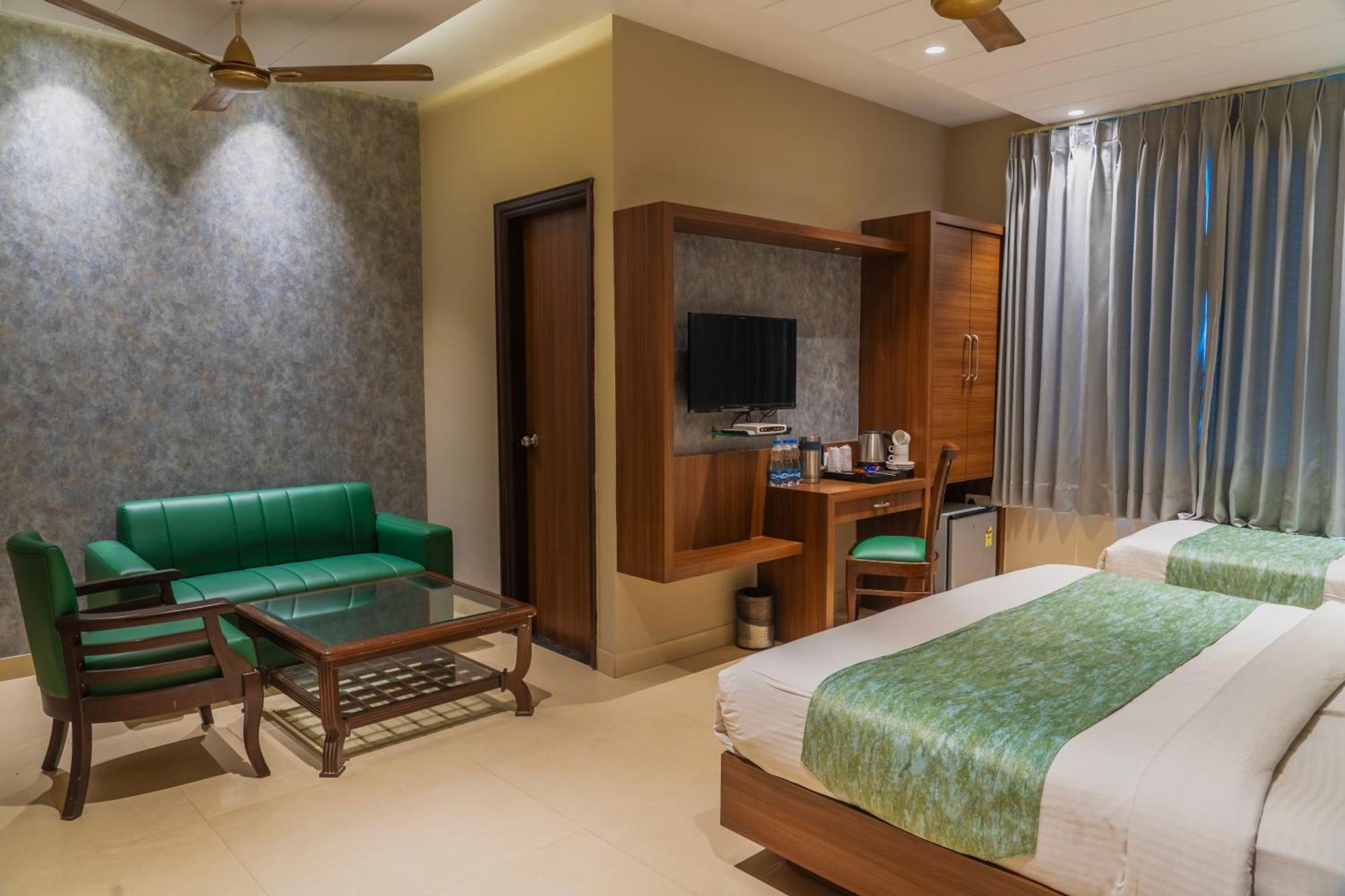 Hotel Amritsar International 2 Min Walk From Amritsar Bus Stand Eksteriør billede